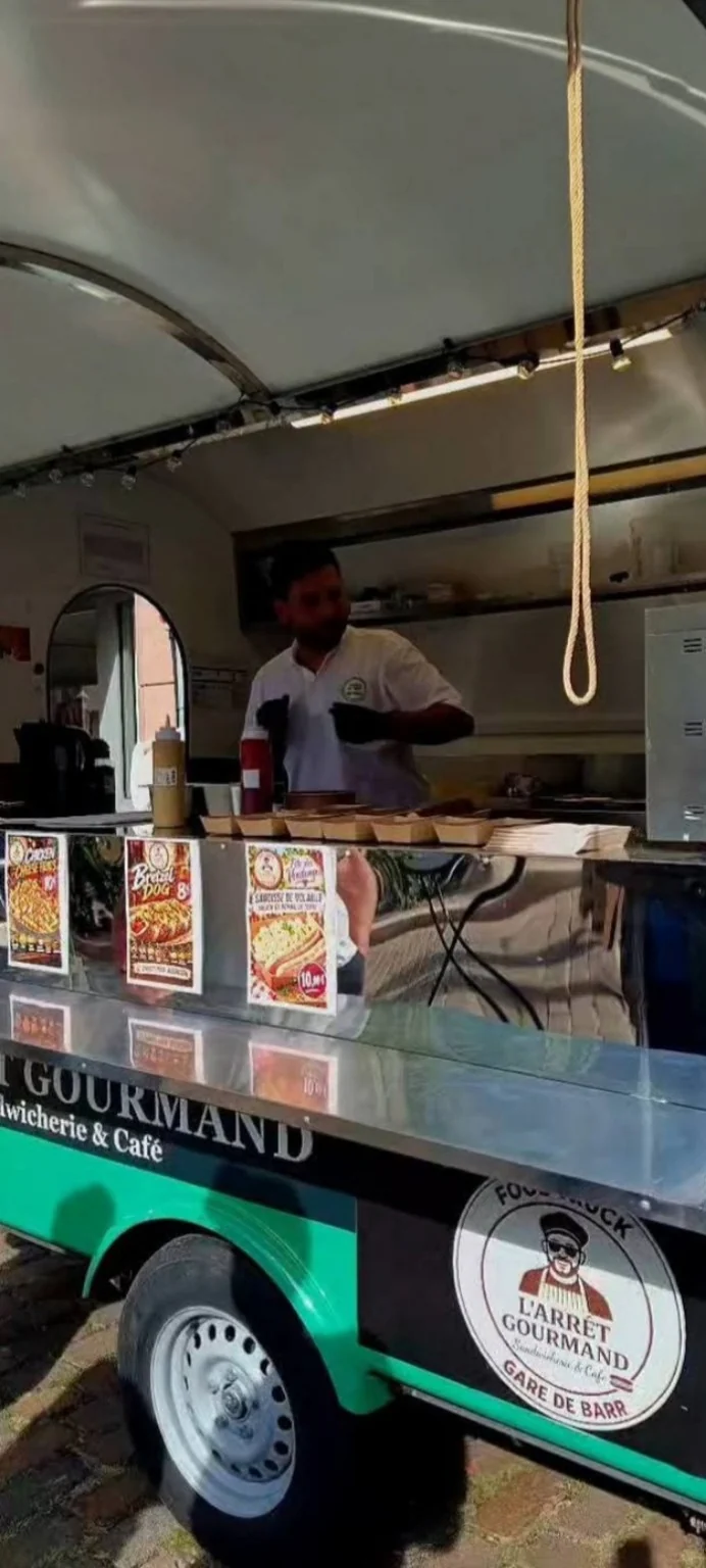 Photographie du véritable foodtruck L'Arrêt Gourmand